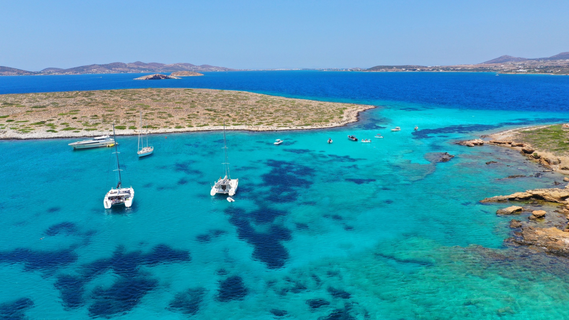 Antiparos_Boats_Beach - TourGreece