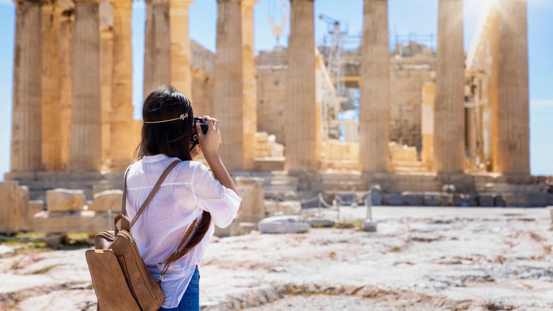 Athens_Girl_Photographs_Acropolis_TGR
