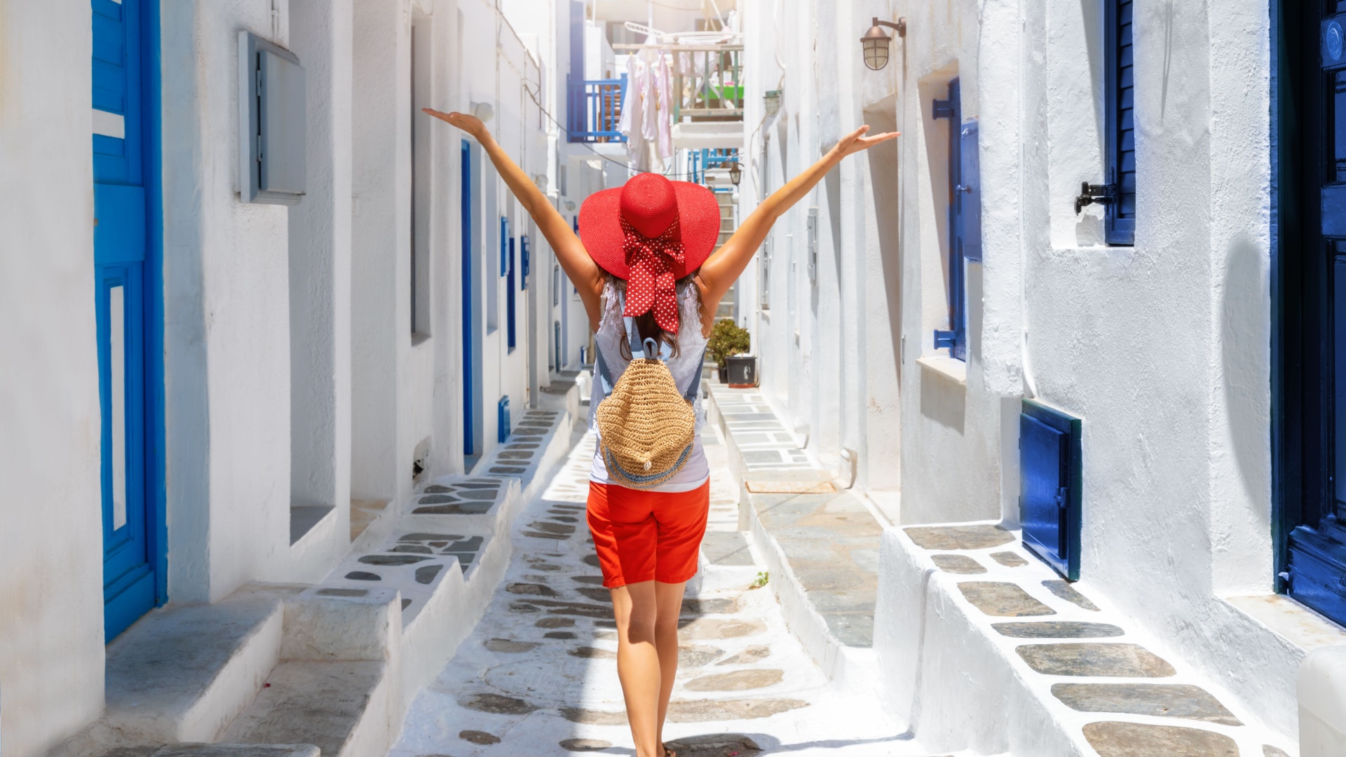 Mykonos_Lady_Walking
